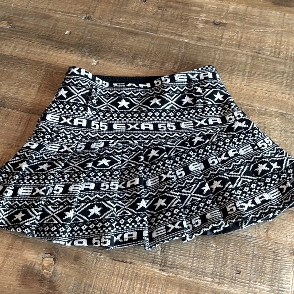 Y2K Pleated Sweater Knit Skirt. Black | White. Women’s Sz-S | Fit and Flare EUC